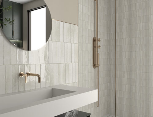 Tegeltrends 2026: textuur, breccia en burgundy red veroveren het interieur